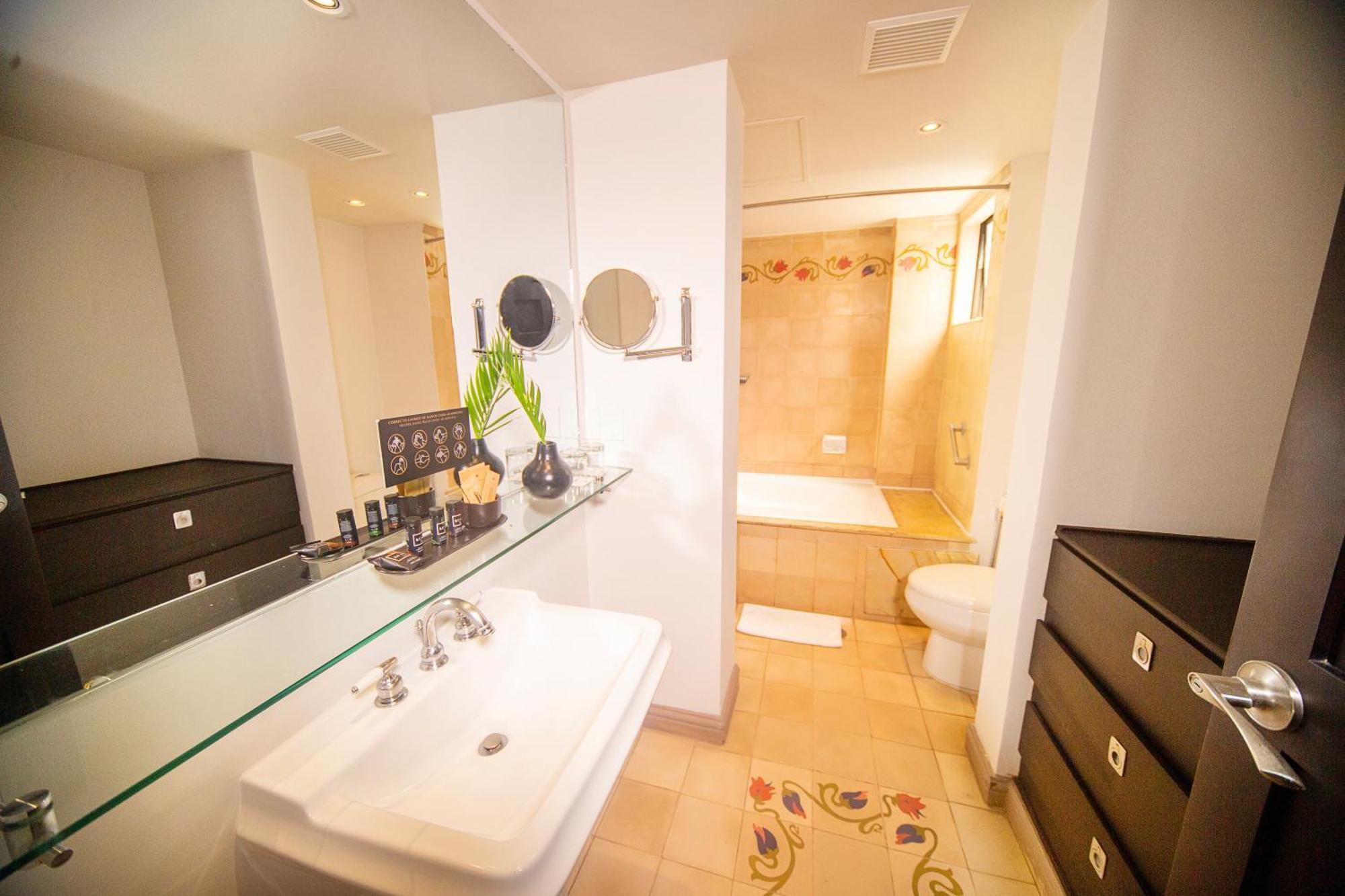 Movich Casa Del Alferez Hotel Кали Екстериор снимка